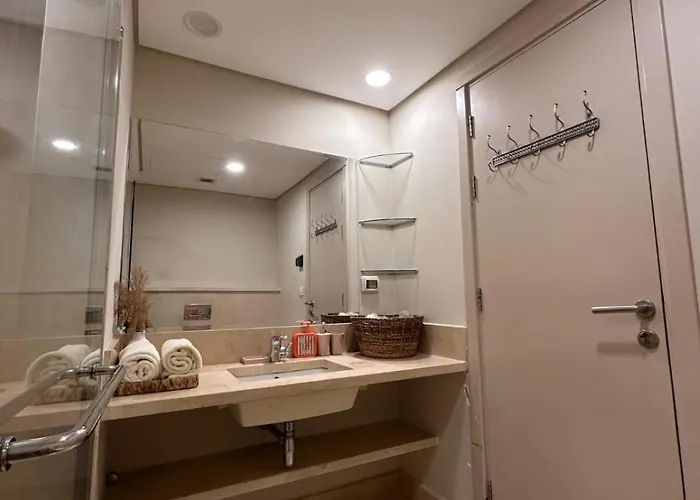 Mangroovy 2 Bedrooms With Access *